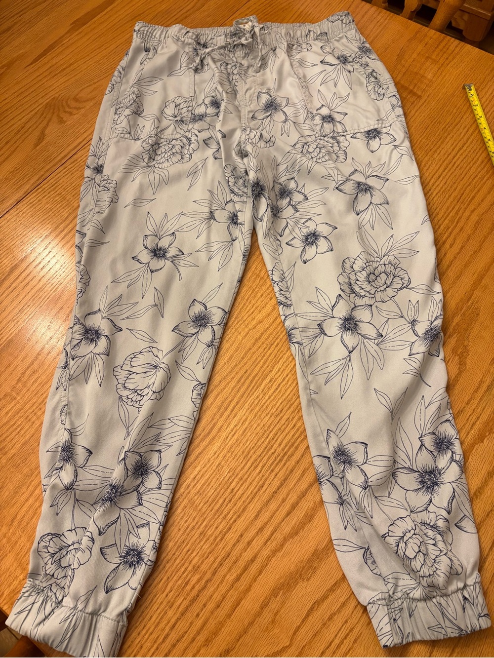 C&C California Light Gray/Cream Jogger Pants with Navy Floral Print